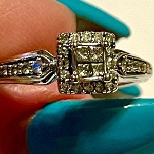 Beautiful Ladies Engagement Ring Loaded w/ Diamonds in 10k White Gold Size 6.25